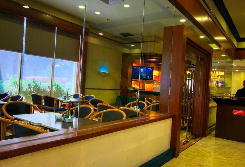 Hotel Alexapd Private Water Chalets