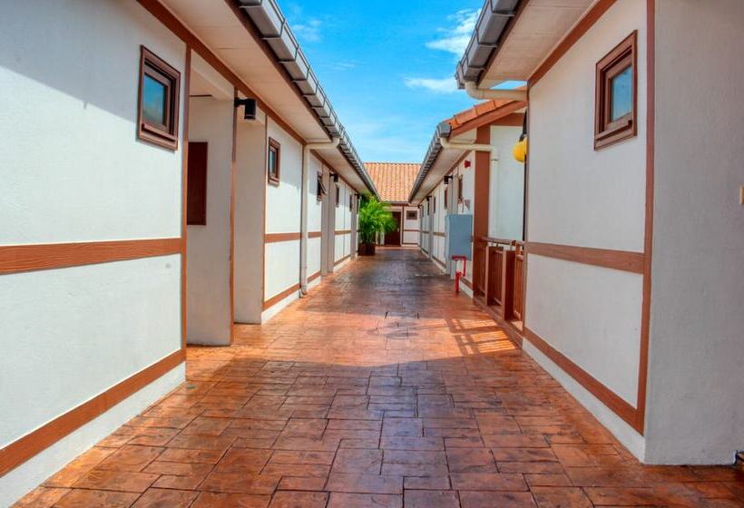 Hotel Alexapd Private Water Chalets