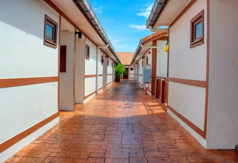 ホテル Alexapd Private Water Chalets
