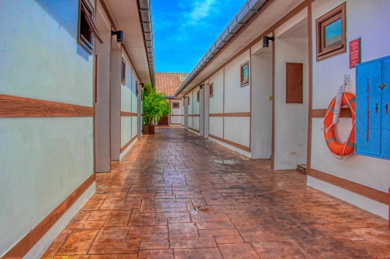 Hotel Alexapd Private Water Chalets