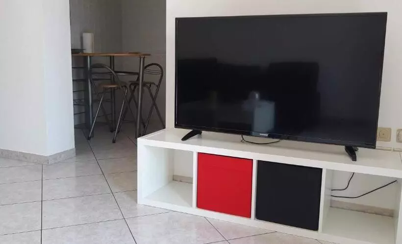 هتل B&b Frontepista