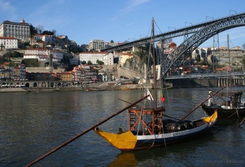 هتل Maria Da Sé Historic House