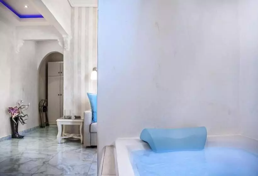 Hotelli Panorama Suites & Spa   Adults Only