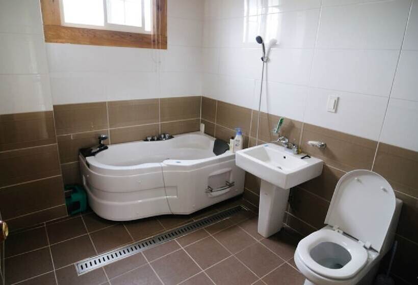 Szálloda Jeju Sannaedeul Pension