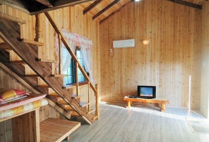 Szálloda Jeju Sannaedeul Pension