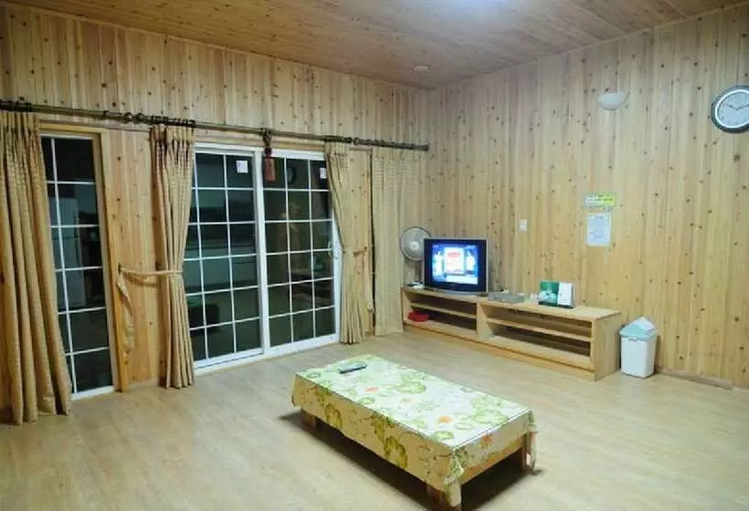 ホテル Jeju Sannaedeul Pension