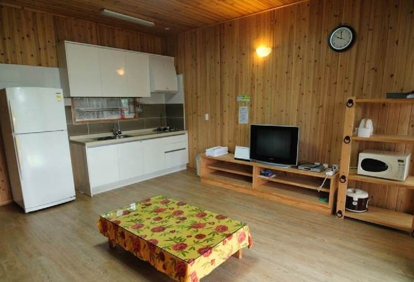 Szálloda Jeju Sannaedeul Pension