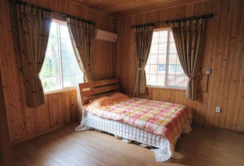 Szálloda Jeju Sannaedeul Pension