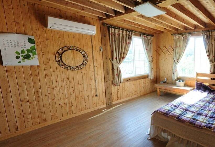 Szálloda Jeju Sannaedeul Pension