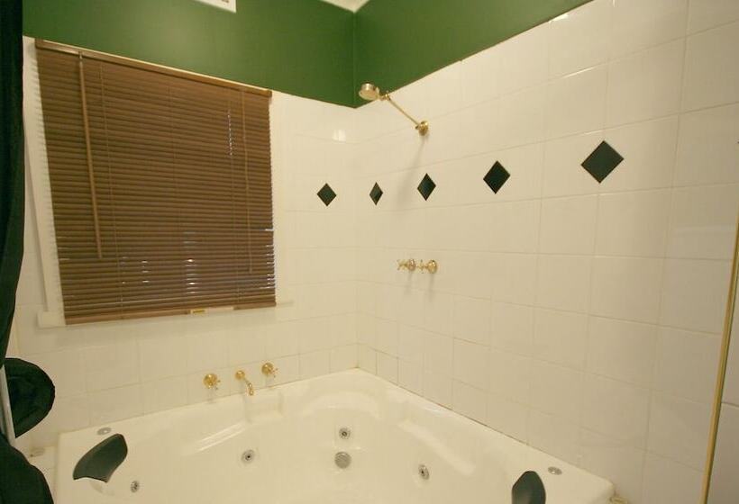 Tudor Cottages Mt Dandenong