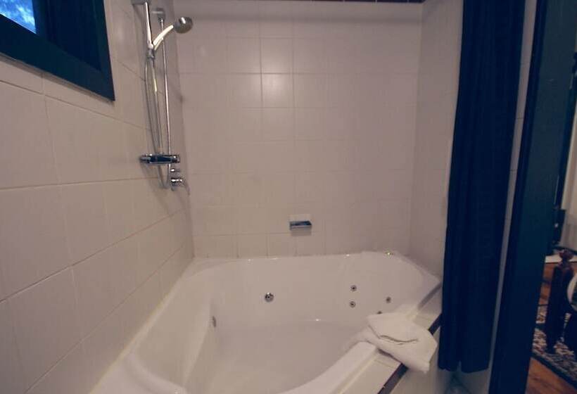 Tudor Cottages Mt Dandenong