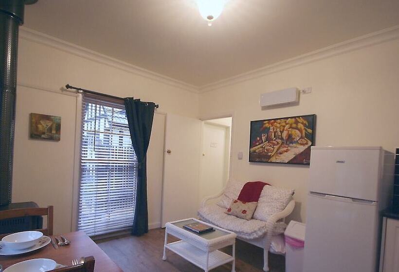 Tudor Cottages Mt Dandenong