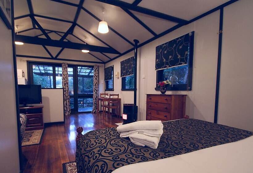 Tudor Cottages Mt Dandenong