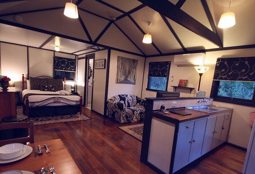 Tudor Cottages Mt Dandenong