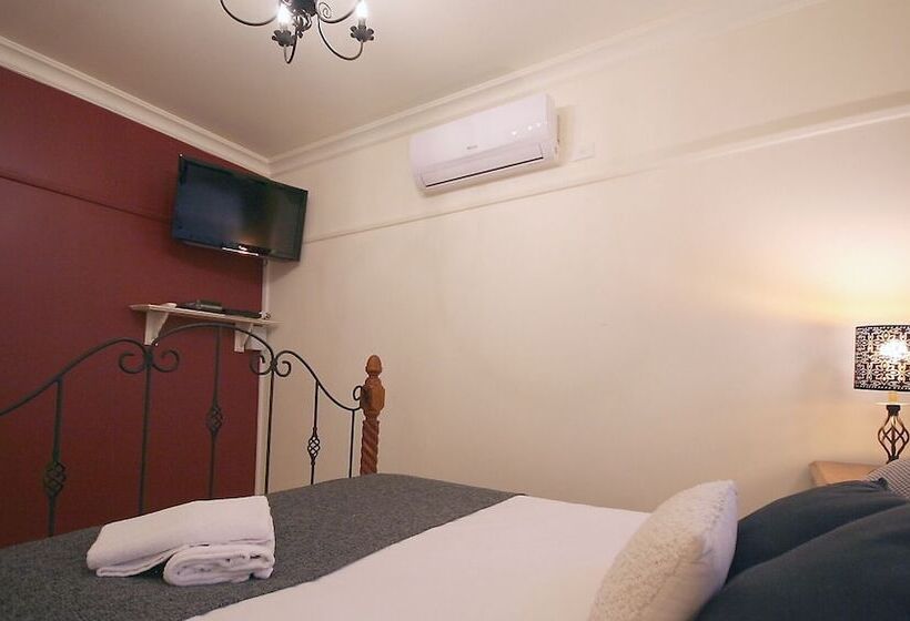 Tudor Cottages Mt Dandenong