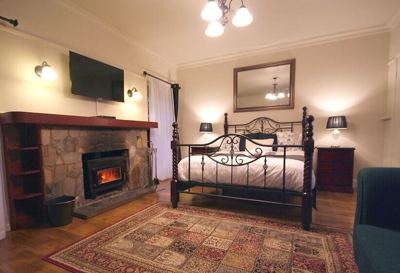 Tudor Cottages Mt Dandenong