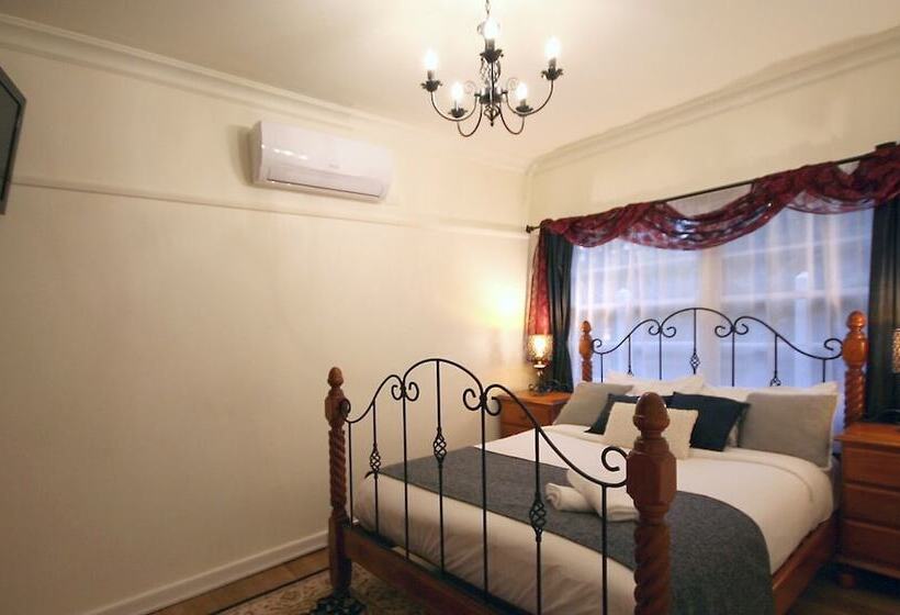 Tudor Cottages Mt Dandenong