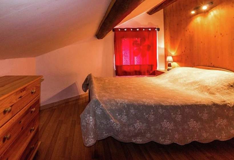 Comfortable Cottage With Above Ground Pool, Situated In Beautiful Countryside