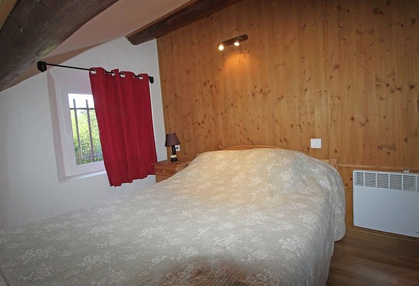 Comfortable Cottage With Above Ground Pool, Situated In Beautiful Countryside