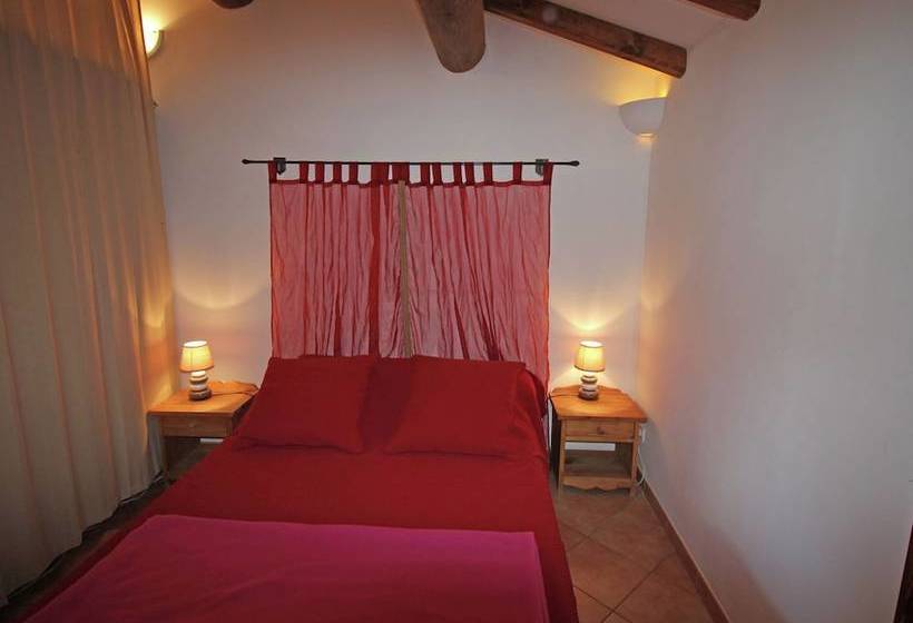 Comfortable Cottage With Above Ground Pool, Situated In Beautiful Countryside