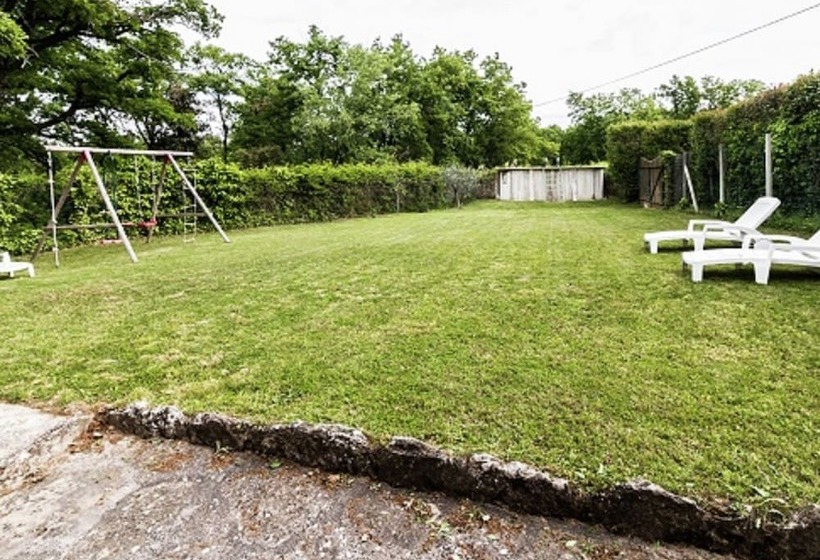 Comfortable Cottage With Above Ground Pool, Situated In Beautiful Countryside