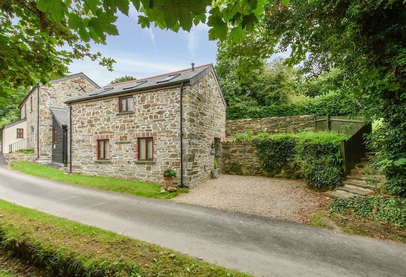 Comfortable Home For A Romantic Stay In A Beautiful Place