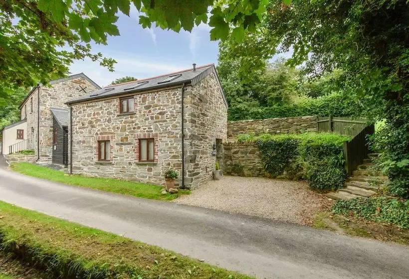 Comfortable Home For A Romantic Stay In A Beautiful Place