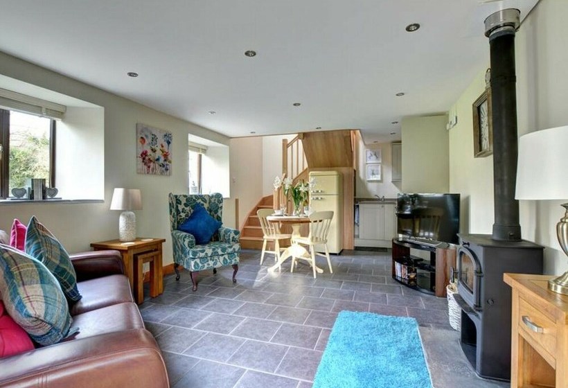 Comfortable Home For A Romantic Stay In A Beautiful Place