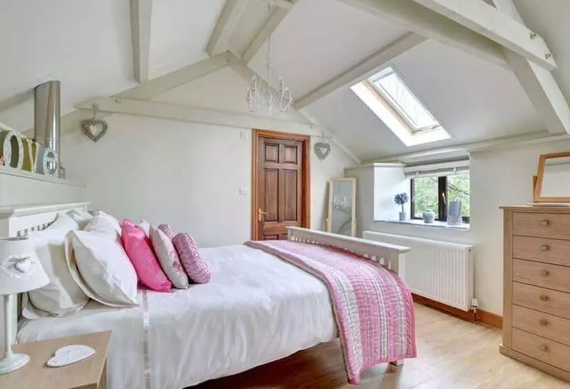 Comfortable Home For A Romantic Stay In A Beautiful Place