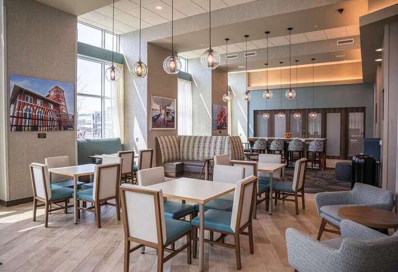فندق Hampton Inn & Suites Erie Bayfront