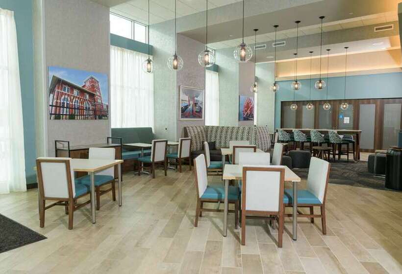 فندق Hampton Inn & Suites Erie Bayfront