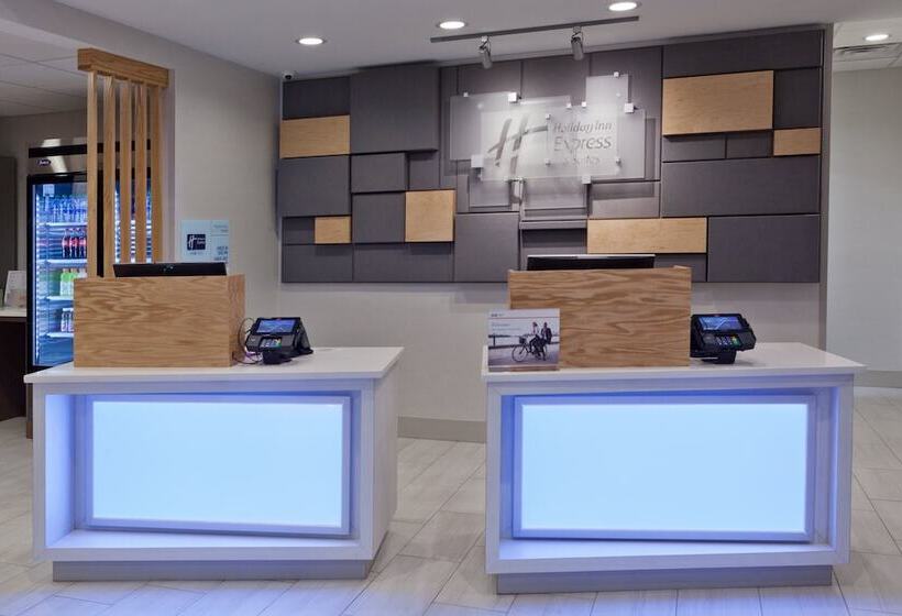 בית מלון כפרי Holiday Inn Express & Suites   Fayetteville, An Ihg