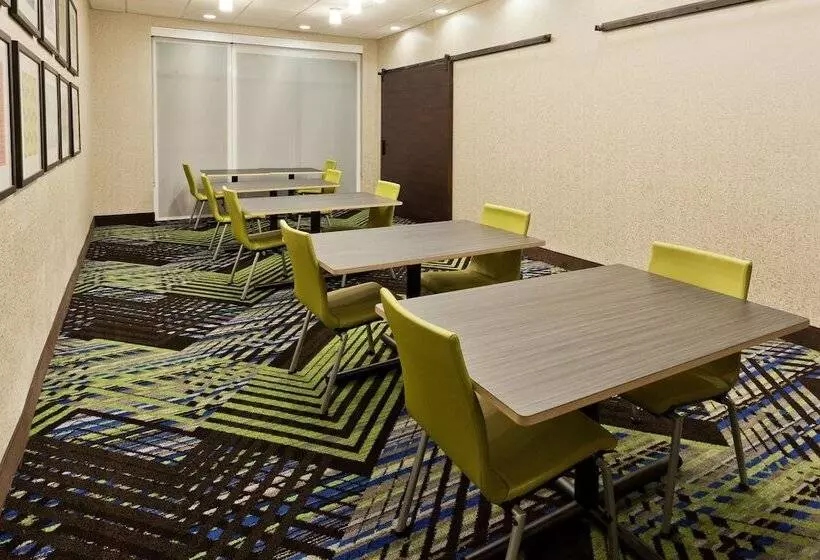 Hotelli Holiday Inn Express & Suites   Fayetteville, An Ihg