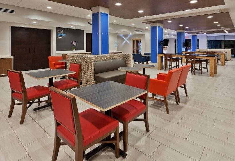 בית מלון כפרי Holiday Inn Express & Suites   Fayetteville, An Ihg