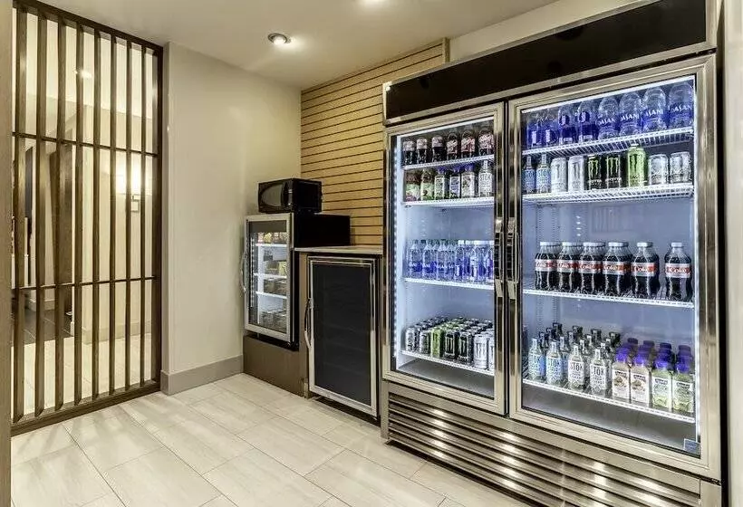 Hotelli Holiday Inn Express Milwaukee West Allis By Ihg