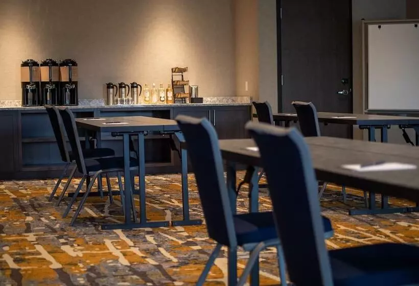 هتل Hyatt Place Altoona/des Moines