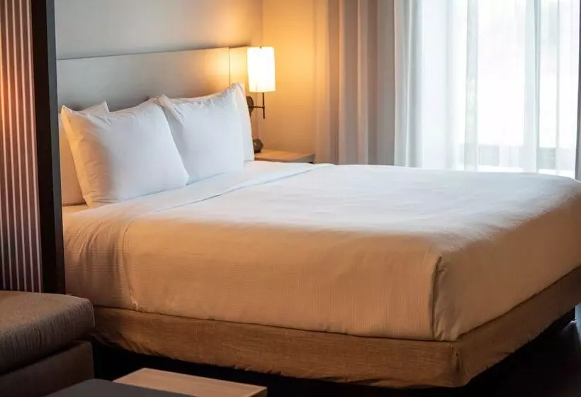 هتل Hyatt Place Altoona/des Moines