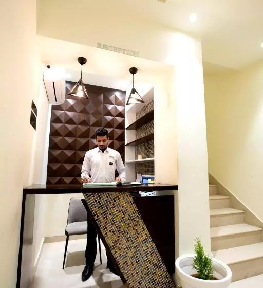 ホテル Mohan Tulip