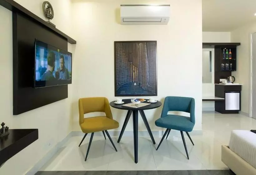 ホテル Mohan Tulip