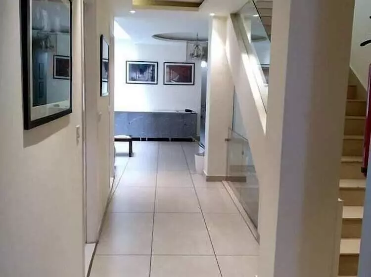 ホテル Mohan Tulip