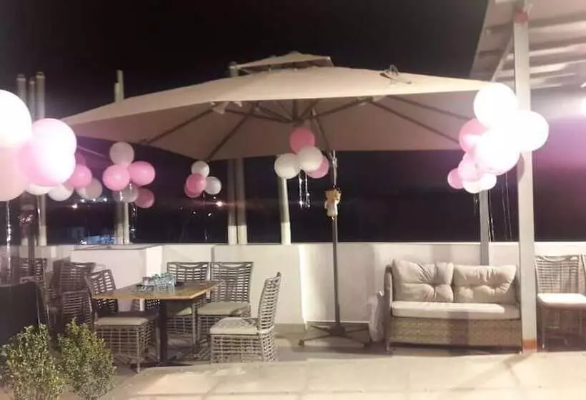 ホテル Mohan Tulip