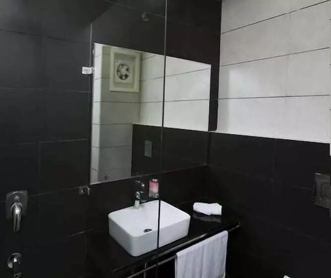 ホテル Mohan Tulip