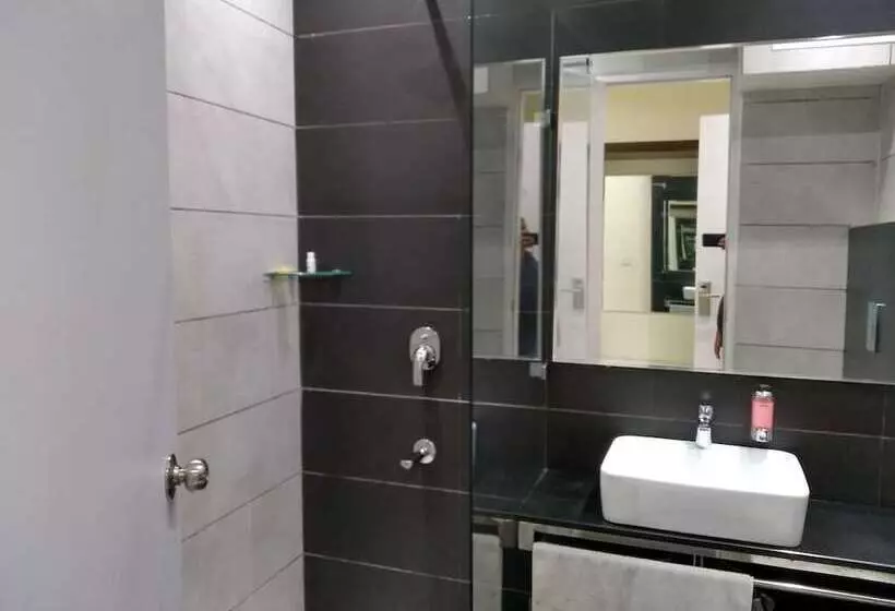 ホテル Mohan Tulip