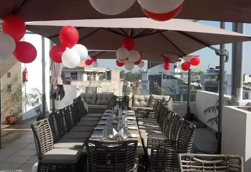 ホテル Mohan Tulip