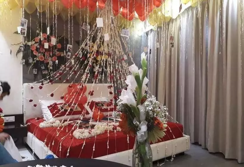 ホテル Mohan Tulip