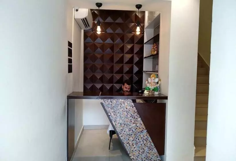 ホテル Mohan Tulip