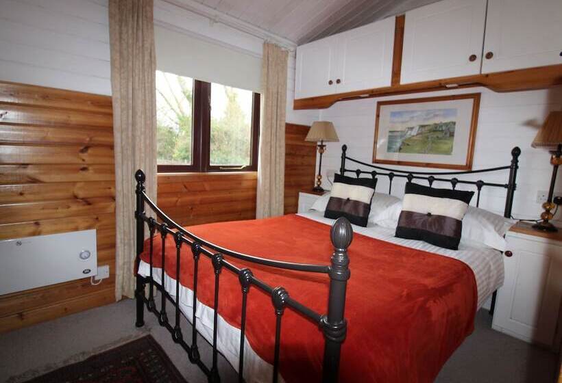 Lodge In Countryside With Fine Views