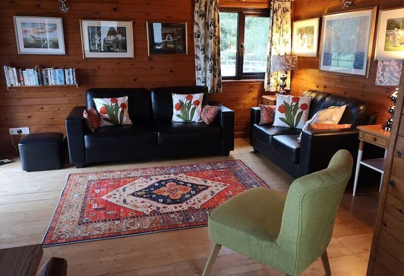 Lodge In Countryside With Fine Views