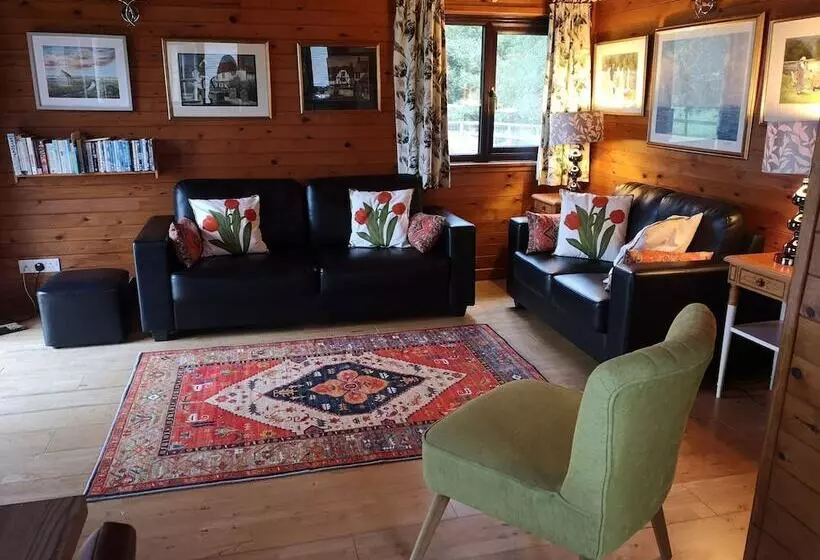 Lodge In Countryside With Fine Views