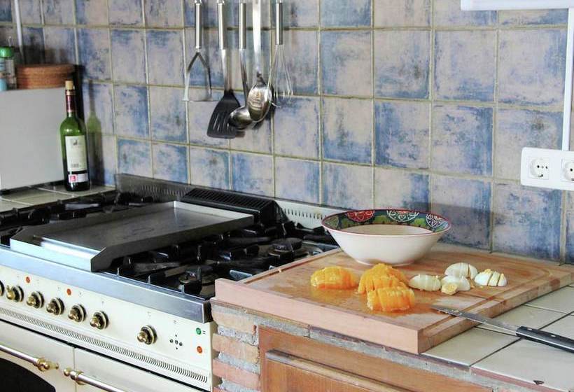 Spacious Cottage With Private Pool And Beautiful Views Of Mountains And Sea